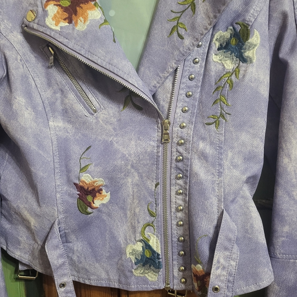 AFTF Basic Women's Embroidered Floral Jacket - Picture 3 of 12